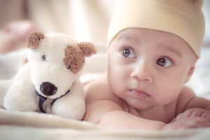 Lees meer over het artikel Wat moet je baby aantrekken bij verschillende weersomstandigheden?